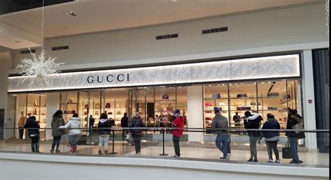 gucci - fashion outlets of chicago